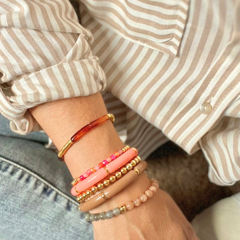 5-piece bracelet stack is designed with coral and brown acrylic bangles. This bracelet stack has a stunning beaded bracelet with chakra, moonstone and sunstone beads. These beads are healing stones and go perfectly with the dainty coral and gold-filled beaded bracelet.