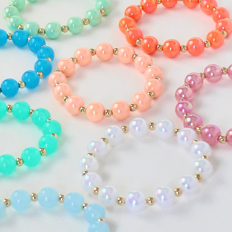 Chunky acrylic beaded bracelets that come in a variety of different colors